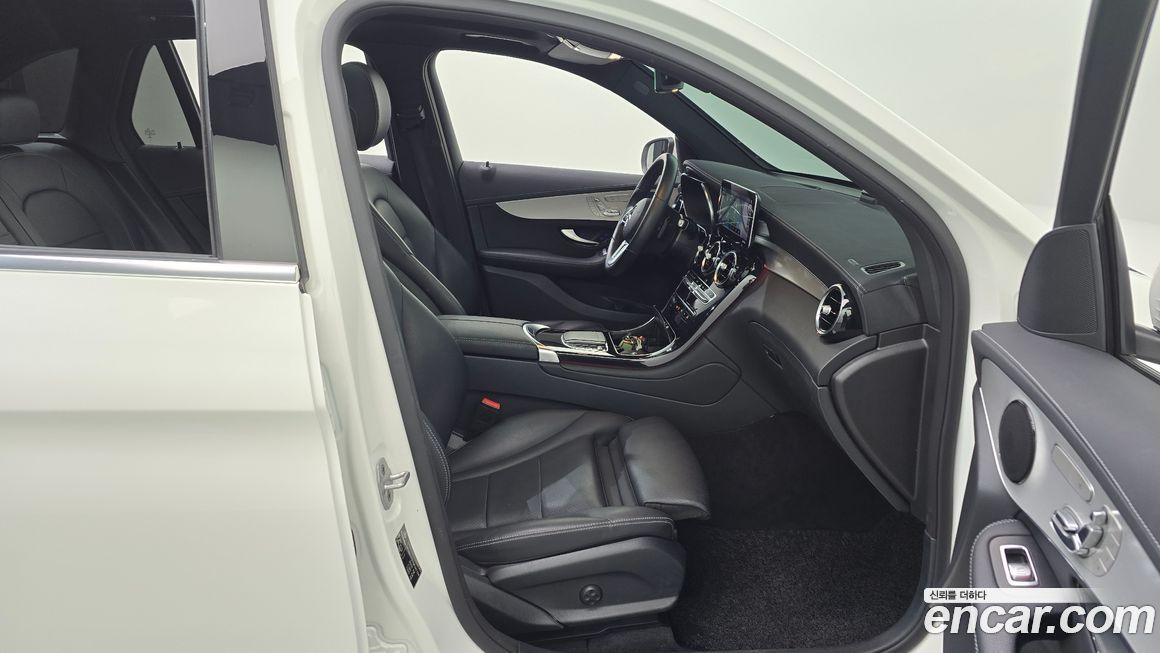 Mercedes-Benz GLC-Class 2021