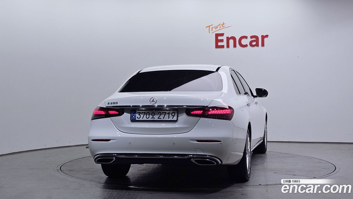 Mercedes-Benz E-Class 2022