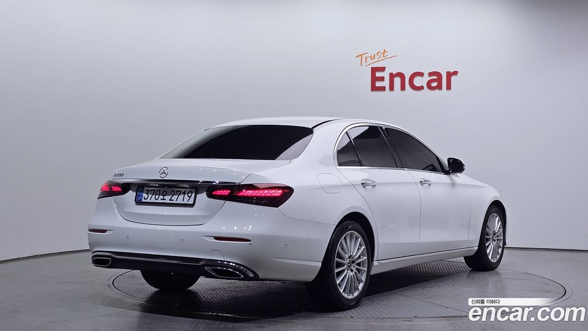 Mercedes-Benz E-Class 2022