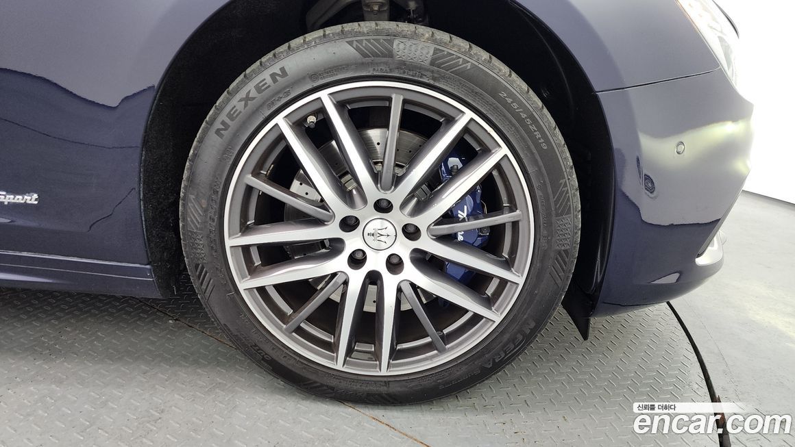 Maserati Ghibli 2021