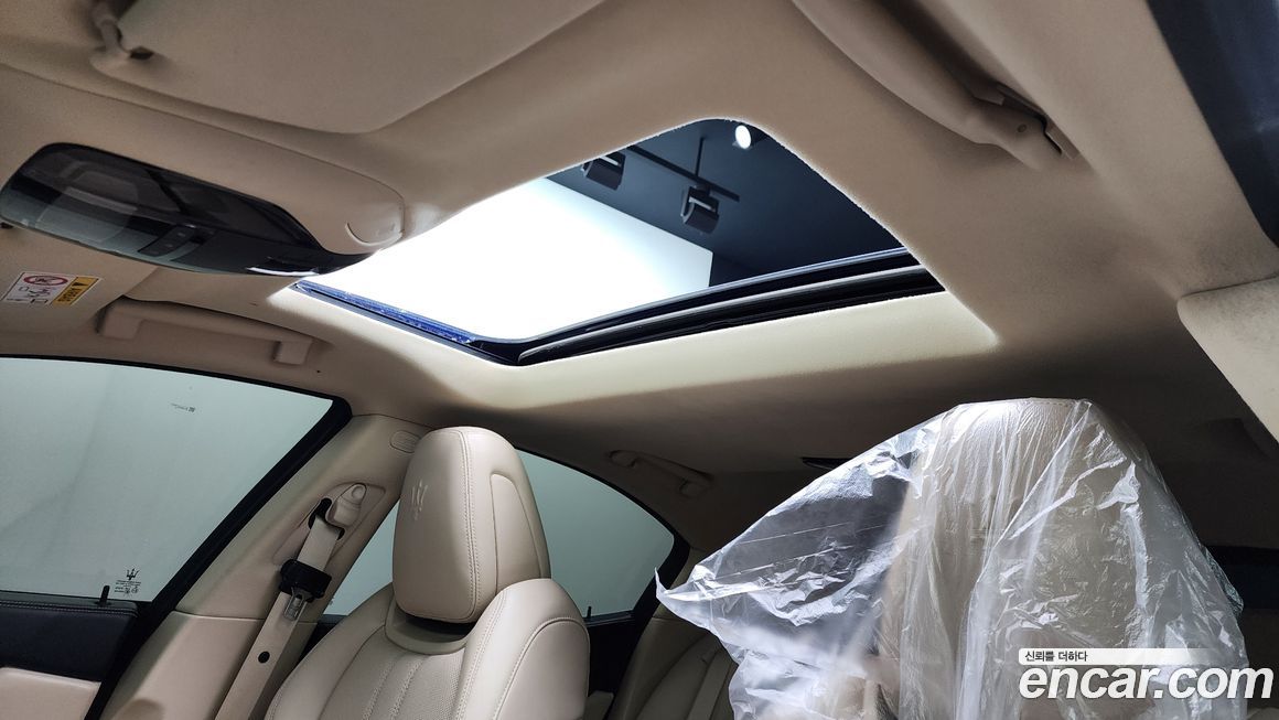 Maserati Ghibli 2021