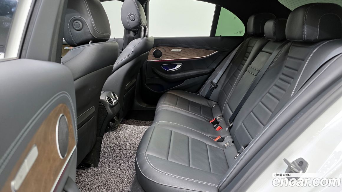 Mercedes-Benz E-Class 2022