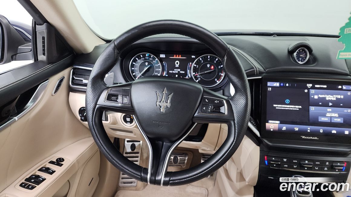 Maserati Ghibli 2021