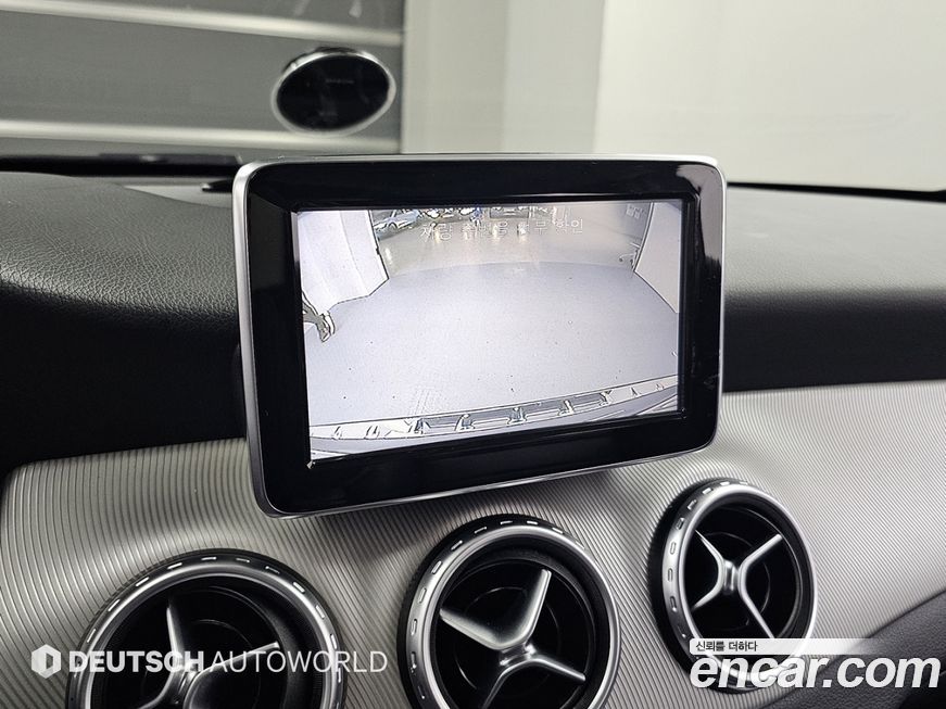 Mercedes-Benz GLA-Class 2015