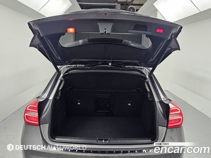 Mercedes-Benz GLA-Class 2015