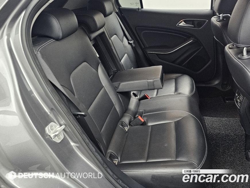 Mercedes-Benz GLA-Class 2015