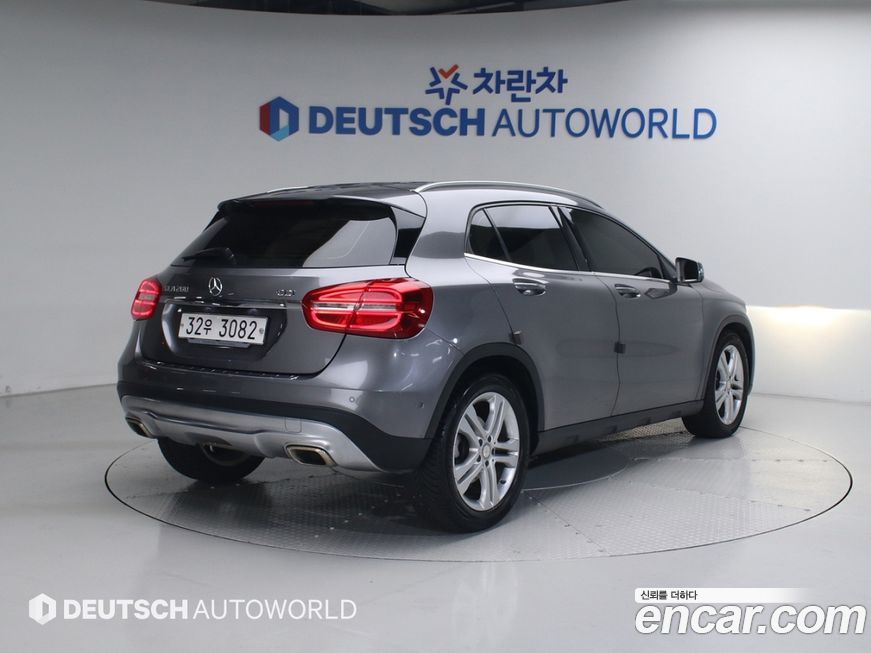 Mercedes-Benz GLA-Class 2015