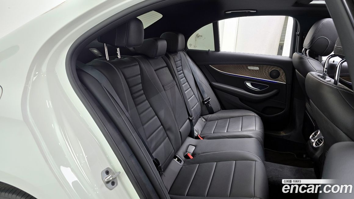 Mercedes-Benz E-Class 2021