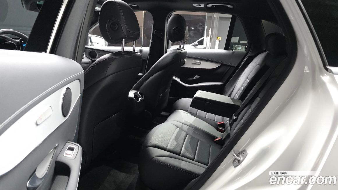 Mercedes-Benz GLC-Class 2021