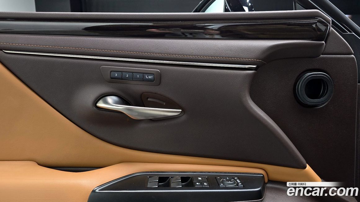 Lexus ES 2019