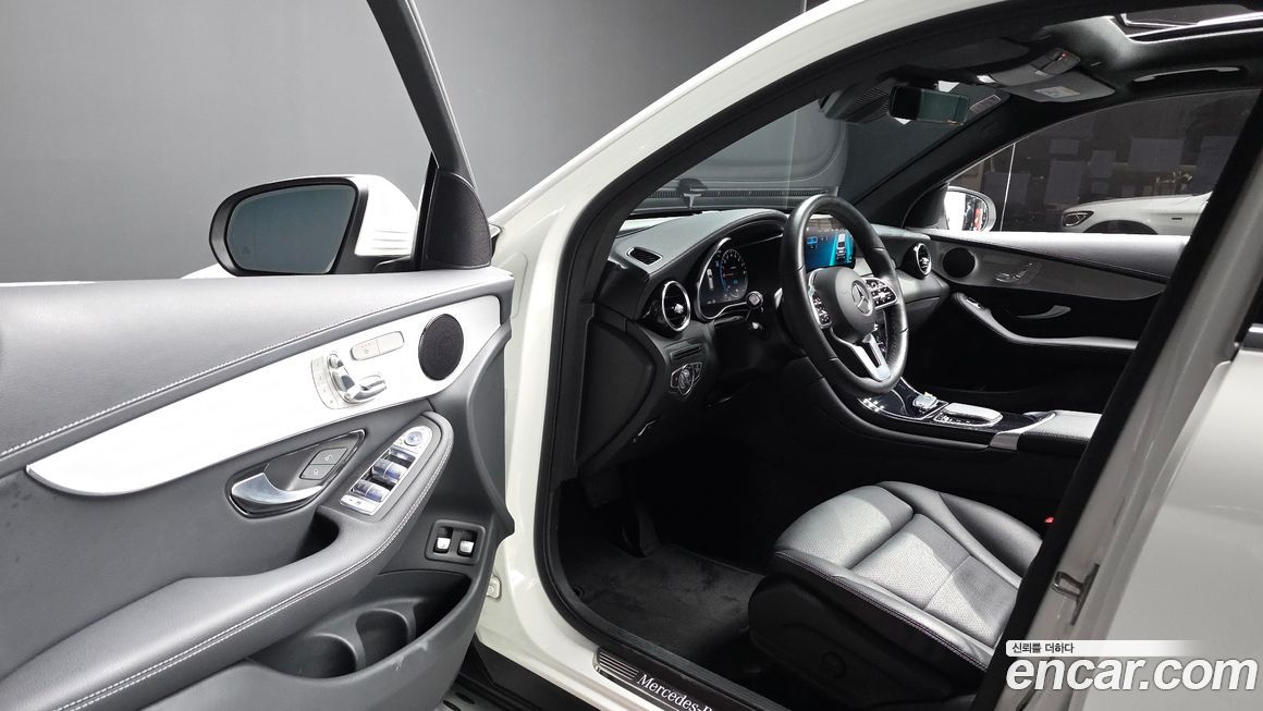 Mercedes-Benz GLC-Class 2021