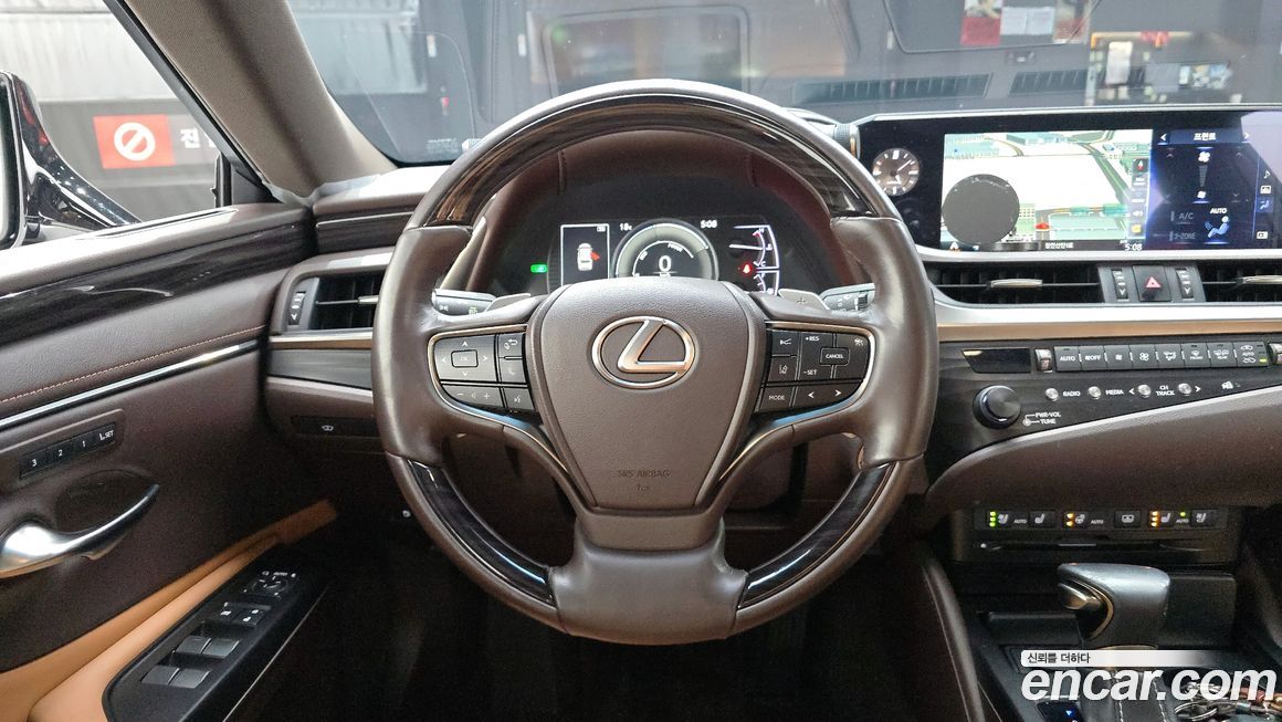 Lexus ES 2019