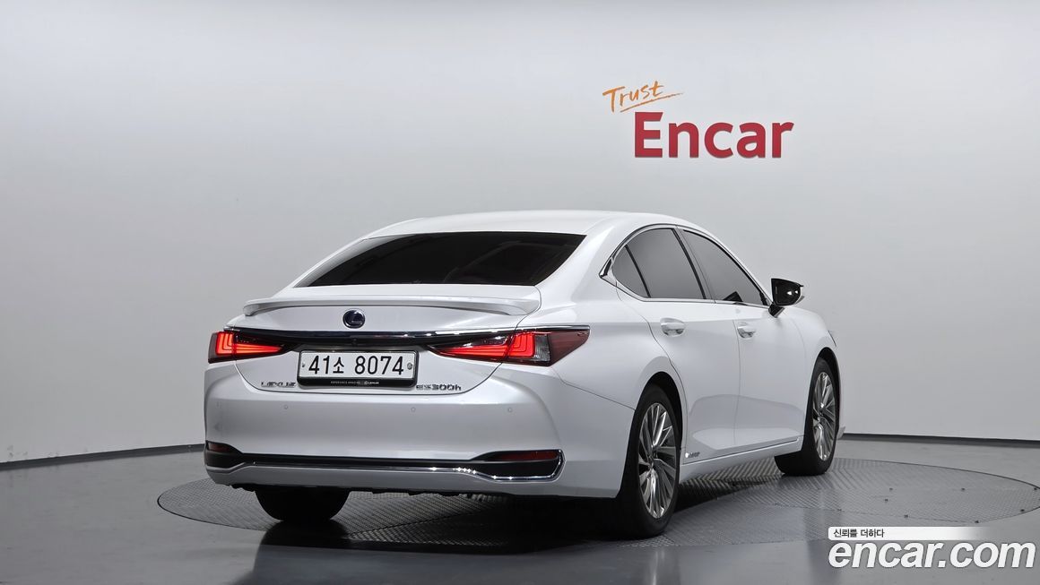 Lexus ES 2019