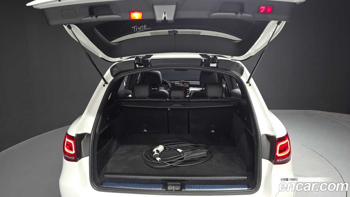 Mercedes-Benz GLC-Class 2021