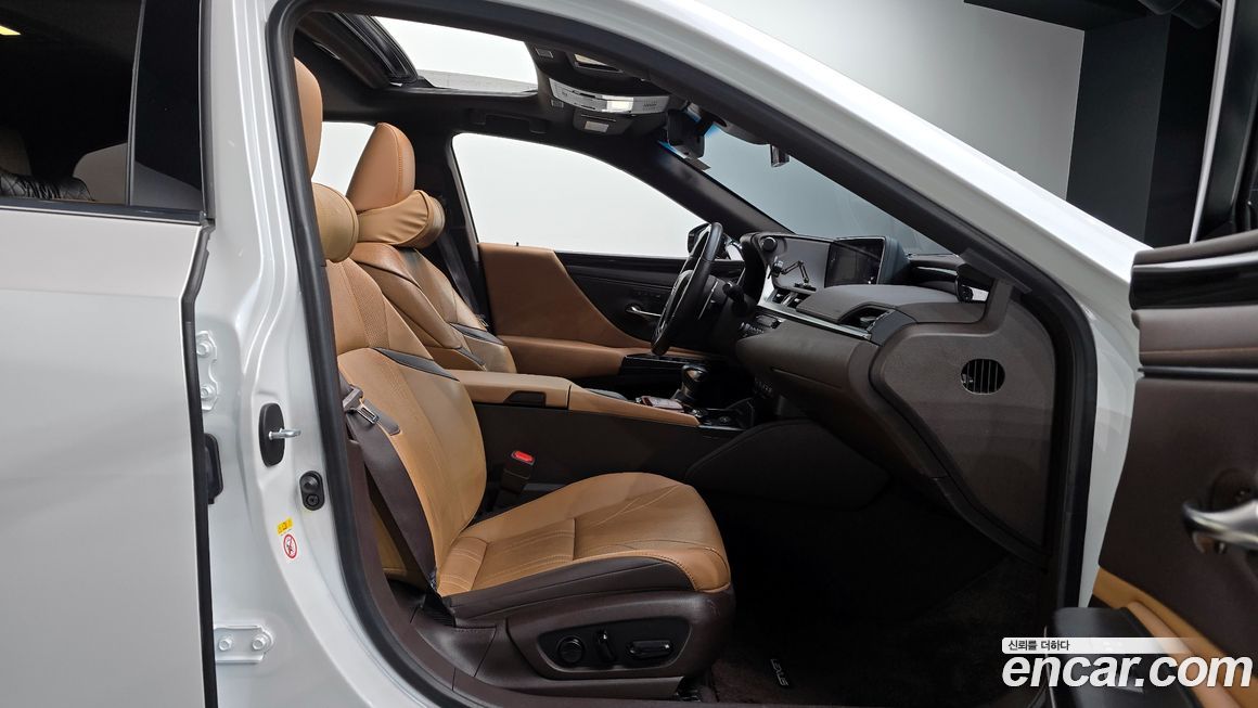 Lexus ES 2019