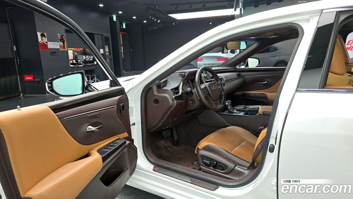 Lexus ES 2019