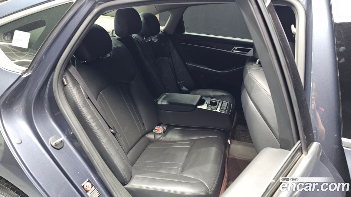 Hyundai Genesis 2016