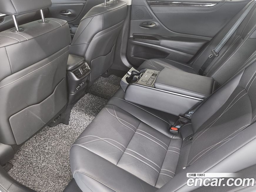 Lexus ES 2021