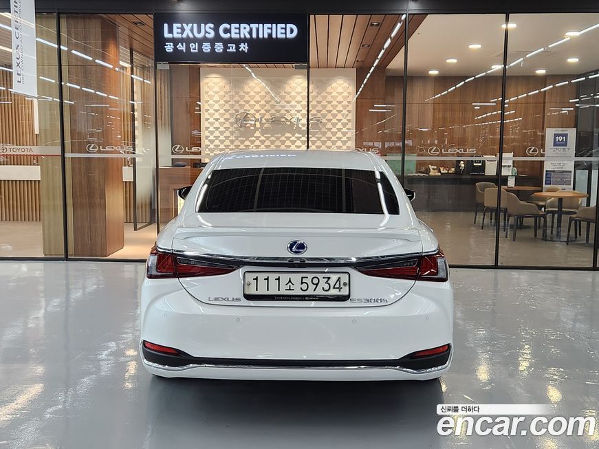 Lexus ES 2021