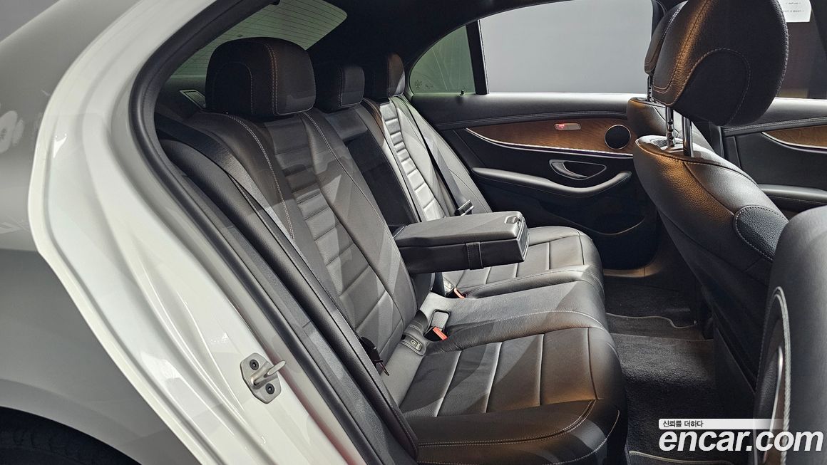 Mercedes-Benz E-Class 2021