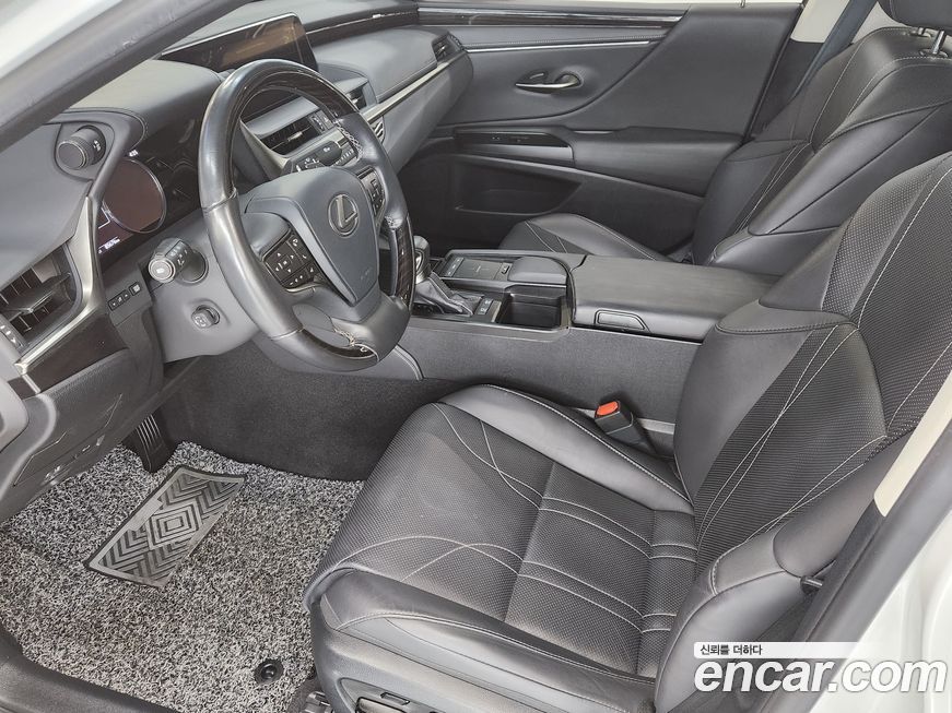Lexus ES 2021