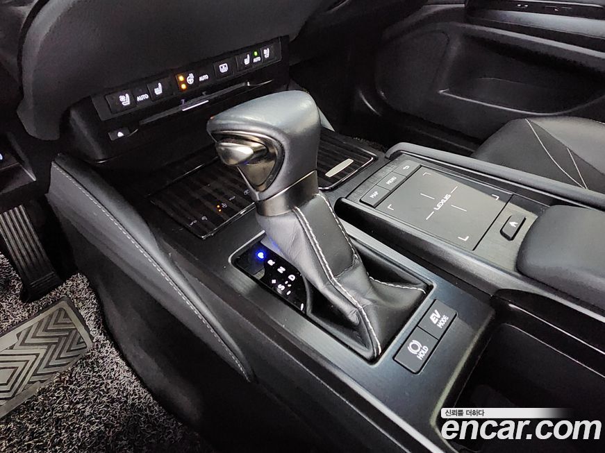 Lexus ES 2021