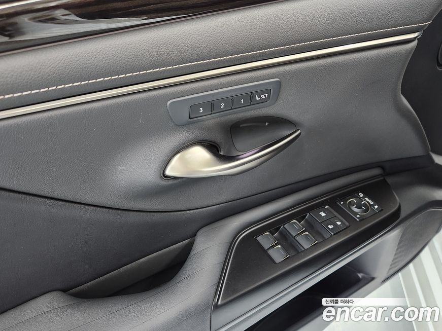 Lexus ES 2021