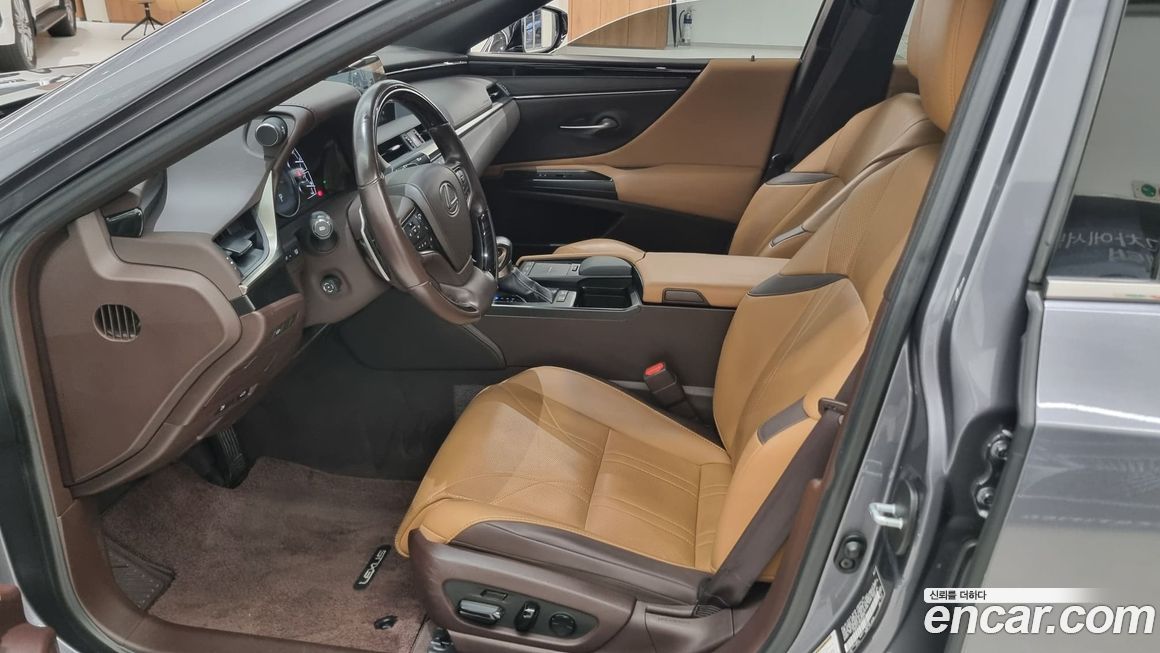 Lexus ES 2021