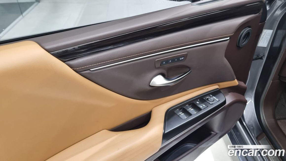 Lexus ES 2021