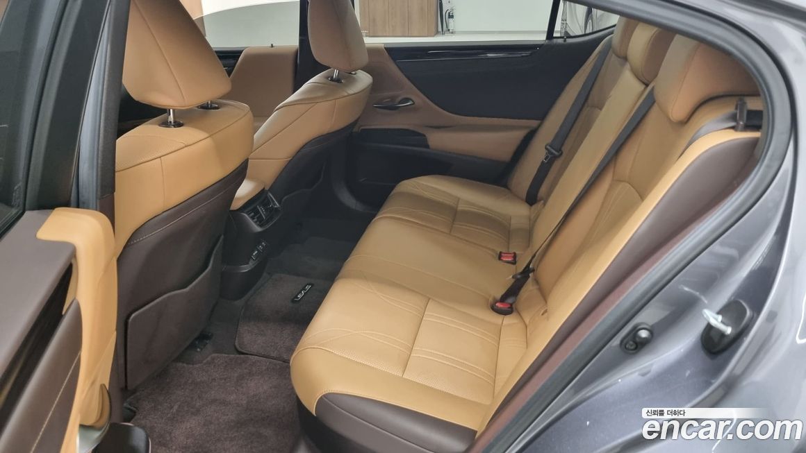 Lexus ES 2021