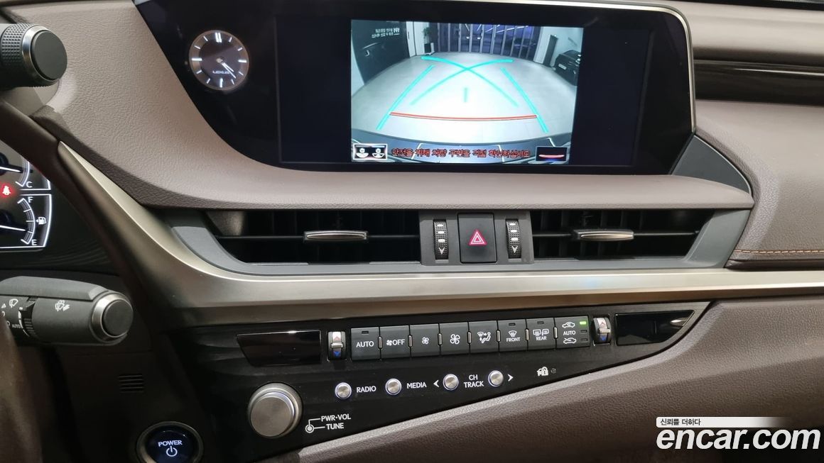 Lexus ES 2021