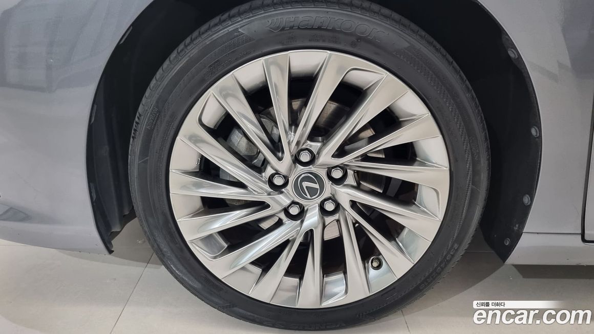 Lexus ES 2021