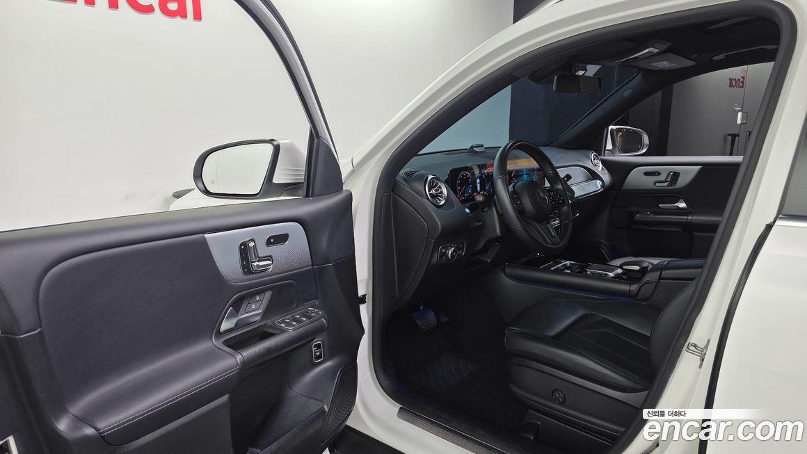 Mercedes-Benz GLB-Class 2021