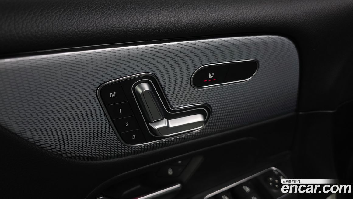 Mercedes-Benz GLB-Class 2021