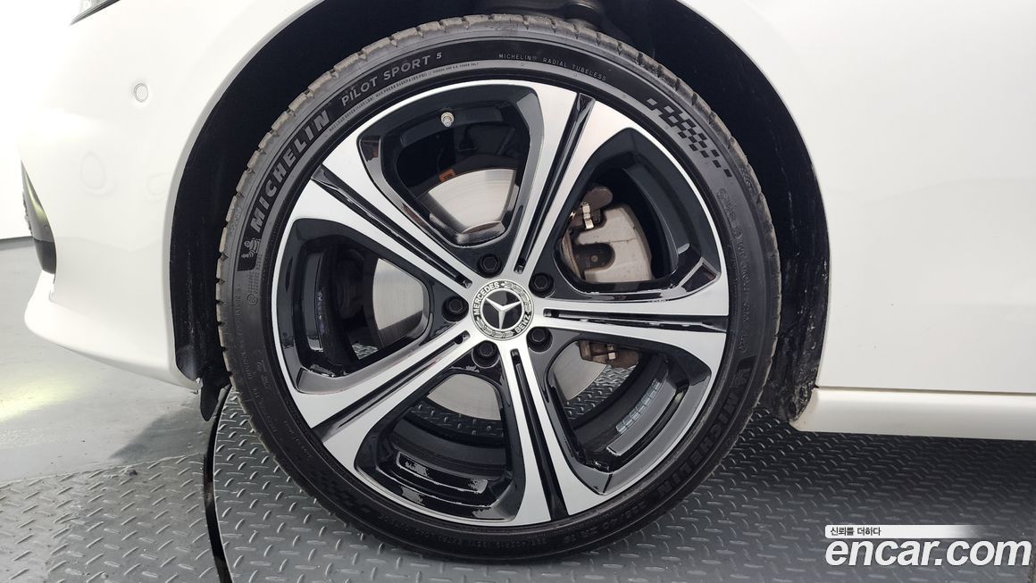 Mercedes-Benz C-Class 2023