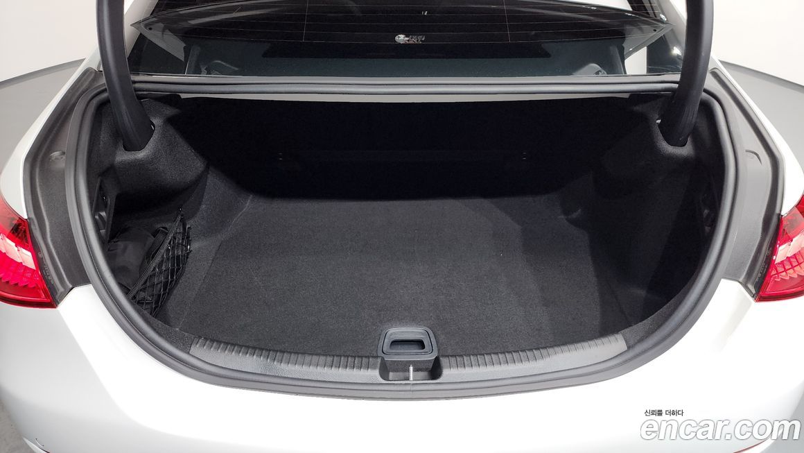 Mercedes-Benz C-Class 2023