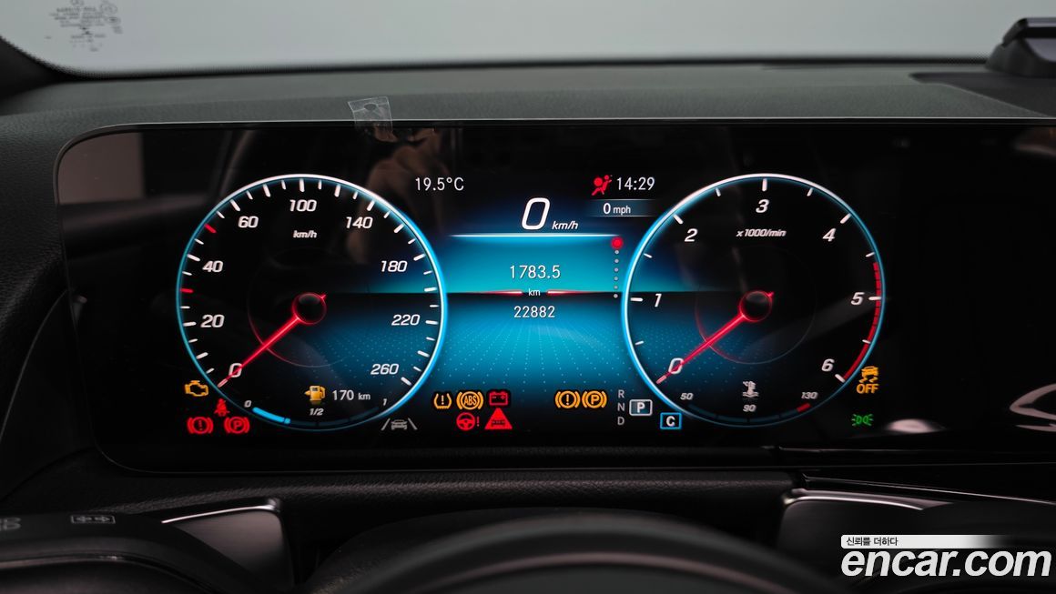 Mercedes-Benz GLB-Class 2021