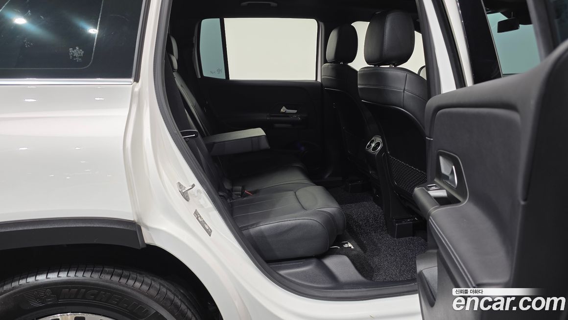 Mercedes-Benz GLB-Class 2021