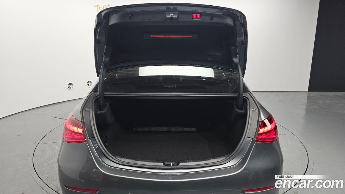 Mercedes-Benz C-Class 2023