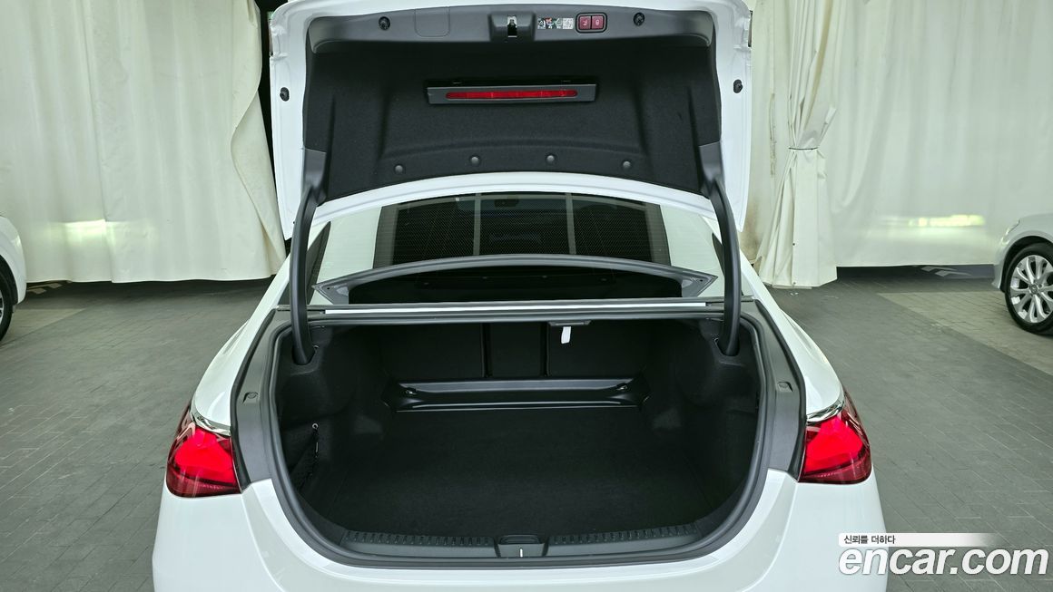 Mercedes-Benz E-Class 2025