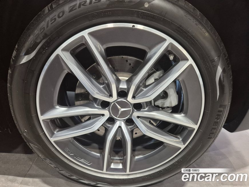 Mercedes-Benz GLB-Class 2025