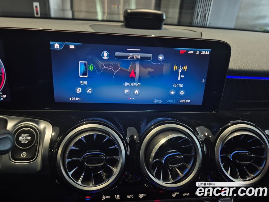 Mercedes-Benz GLB-Class 2025