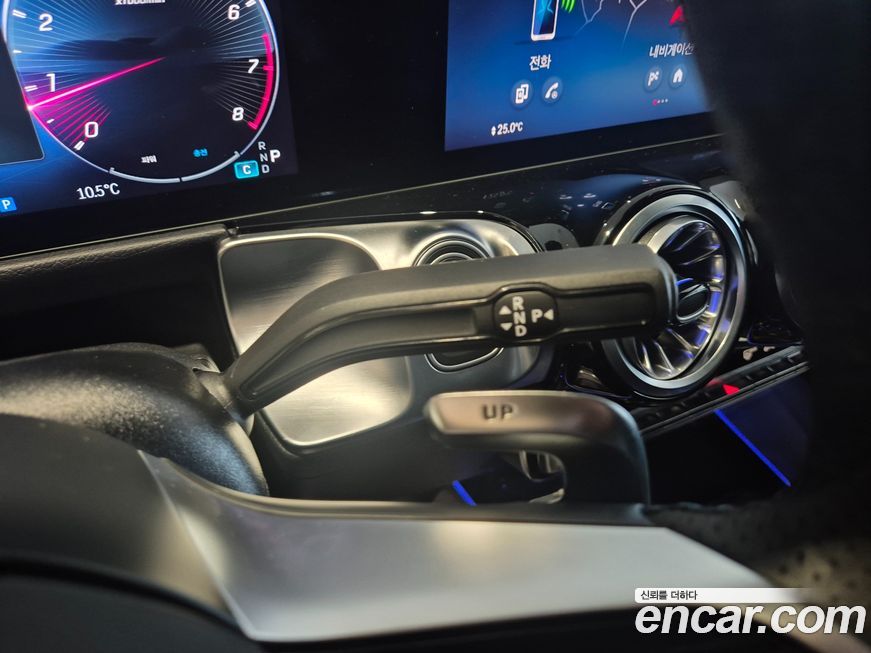 Mercedes-Benz GLB-Class 2025