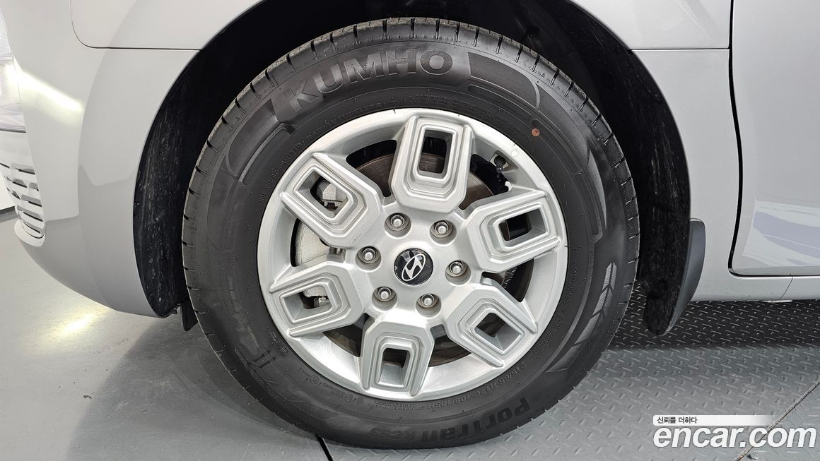 Hyundai Staria 2025