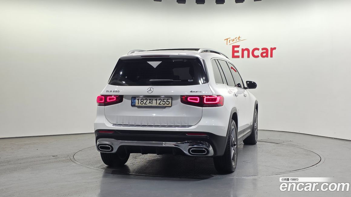 Mercedes-Benz GLB-Class 2021