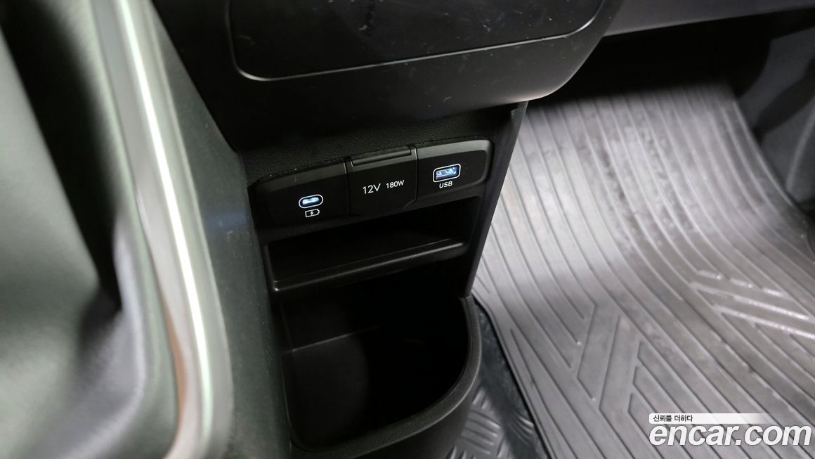 Hyundai Staria 2025