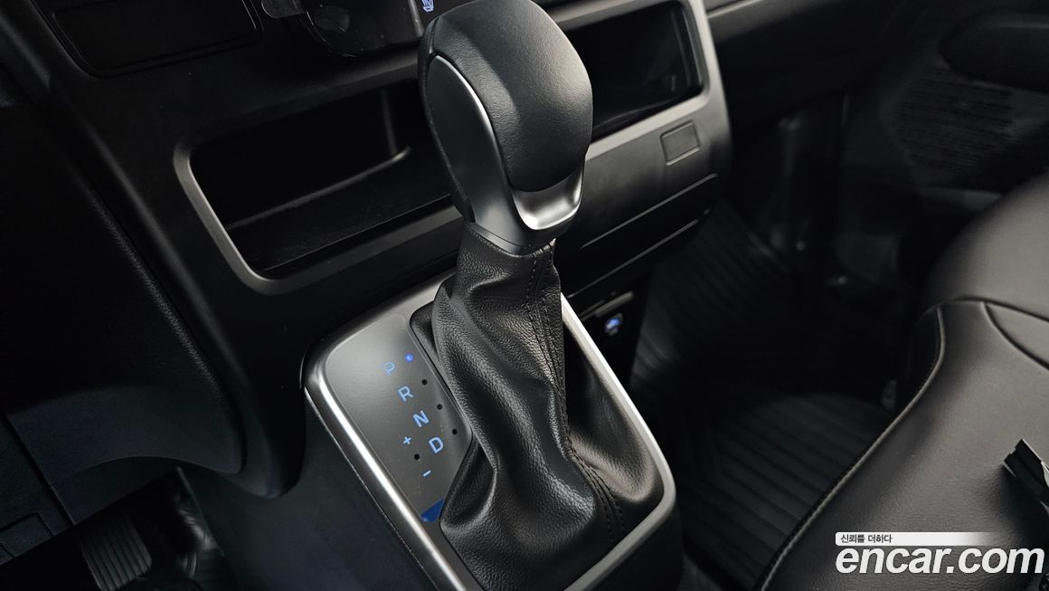 Hyundai Staria 2025