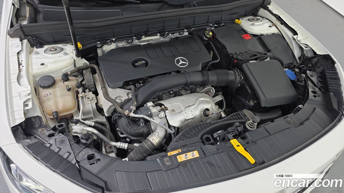 Mercedes-Benz GLB-Class 2021