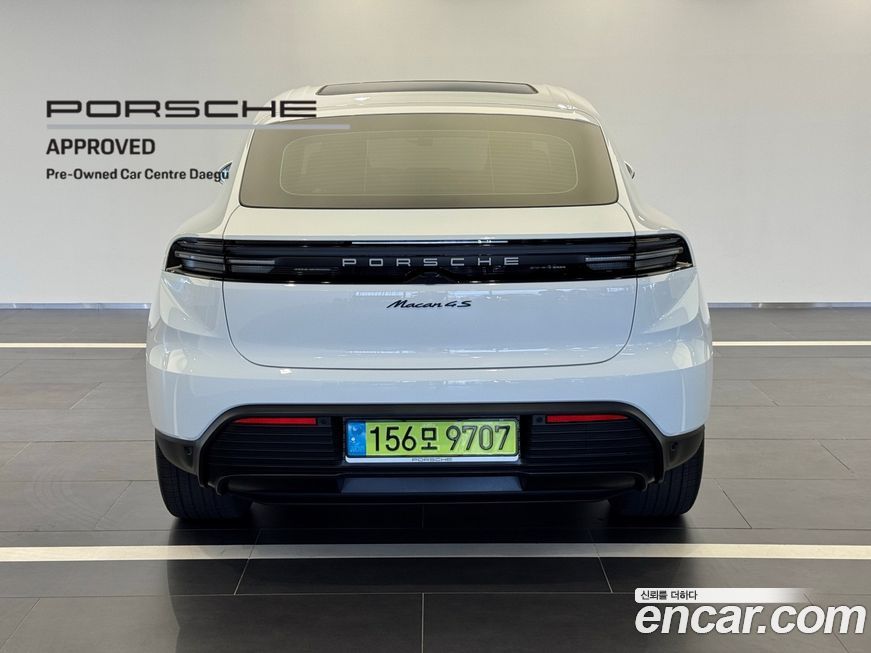 Porsche Macan 2025