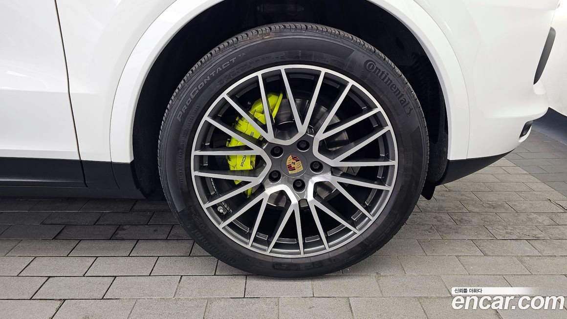 Porsche Cayenne 2021